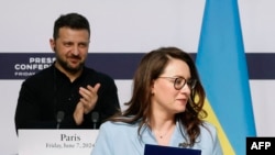 Očekuje se da će Julija Sviridenko, trenutna prva zamjenica premijera, preuzeti dužnost od Denisa Šmihala, koji je podnio ostavku na mjesto premijera 15. jula 2025. godine u sklopu velike rekonstrukcije vlade.