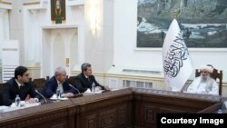 Міністр закордонних справ Туркменистану Рашид Мередов (третій зліва) у Кабулі, 30 жовтня