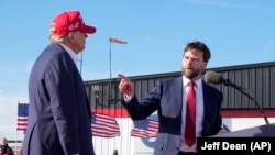 Donald Tramp we Senator Jeýms Wans (sagda)