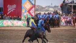 Călare spre victorie | Băieții din Kârgâzstan dau totul în sportul antic Kok-Boru
