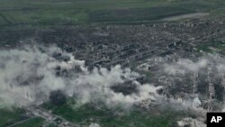 Панорама знищеного внаслідок бойових дій міста Бахмут у Донецькій області