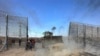 <strong>7 octombrie 2023</strong> - Un grup de palestinieni pătrunde în partea israeliană a gardului de frontieră dintre Israel și Gaza.<br />
<br />
Gruparea extremistă Hamas a desfășurat un atac fără precedent, pe mai multe fronturi, asupra Israelului, lansând mii de rachete în timp ce zeci de luptători Hamas s-au infiltrat în granița puternic fortificată în mai multe locații, pe cale aeriană, terestră și maritimă.&nbsp;<br />
<br />
Atacul a prins&nbsp;țara cu garda jos într-o sărbătoare importantă.<br />
<br />
Hamas a fost desemnată de Statele Unite și de UE drept grup terorist și este un membru-cheie al axei Iranului.