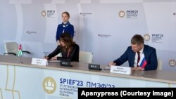 Со стороны России документ подписал глава Минэкономразвития Максим Решетников, со стороны Абхазии – вице-премьер, министр экономики Кристина Озган