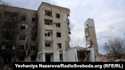 Руины здания после очередной российской атаки в городе Орехов Запорожской области