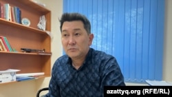 Тәуелсіз журналист, YouTube-тегі "Просто журналистика" жобасының авторы Лұқпан Ахмедияров.