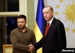 Ukrayına prezidenti Volodımır Zelenskıy ve Türkiye prezidenti Recep Tayyip Erdoğan. Türkiye, 2023 senesi iyülniñ 7-si