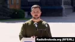  «Є перші кроки, ми сьогодні обговорювали з генсеком, ми з нашого боку працюємо і аналітично, розуміємо, в яких державах що є, є відповідні діалоги», – Зеленський