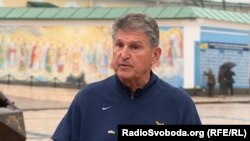 Сенатор Джо Менчин у Києві. 12 квітня 2023.