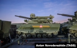 Un vehicul fără pilot de tip Uran-9 văzut în Rusia în aprilie 2022.
