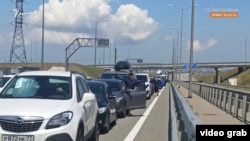 Затор перед Керченським мостом, фото ілюстратине