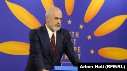 Албанскиот премиер Еди Рама на прес-конференција со украинскиот претседател Володимир Зеленски, во Тирана, 28 февруари 2024 година