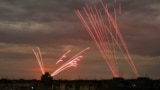 Украинские силы ПВО бьют по российским "Шахедам" в небе над ночным Херсоном