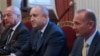 Гълъб Донев, Румен Радев и Росен Христов по време на служебния кабинет на Донев. Министри в него твърдяха, че България рискува да загуби стотици милиони в арбитраж, ако не поднови доставките от "Газпром". Сега руската компания е осъдена да плати, защото е спирала доставки.