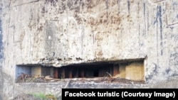 Deschiderea cazematelor servea pentru mitraliere și tunuri
