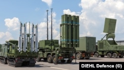 «Працюємо з Німеччиною над додатковою системою IRIS-T і над ракетами для наявних у нас систем захисту неба», – сказав Володимир Зеленський 