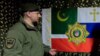 Апти Алаудинов со знаменем спецназа "Ахмат" 