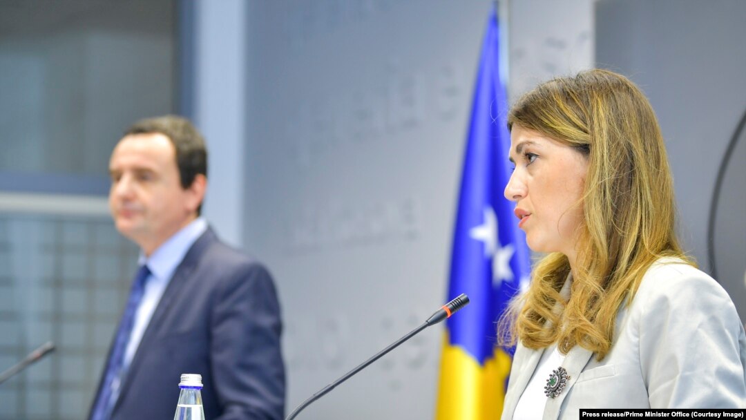 Parlamentul kosovar a votat în repetate rânduri împotriva numirii fostei ministre a Justiției, Albulena Haxhiu, în funcția de președinte al Legislativului. Aici, alături de premierul Albin Kurti, și el respins de opoziție la conducerea Parlamentului.