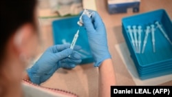  Experții de la Agenţia Europeană a Medicamentului susțin că răspândirea tulpinii Omicron va transforma covidul într-o boală endemică, 