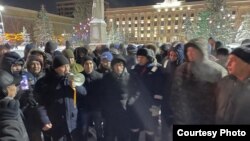 Участники митинга против роста цен. Уральск, 3 января 2022 года. Фото сайта Mgorod.kz