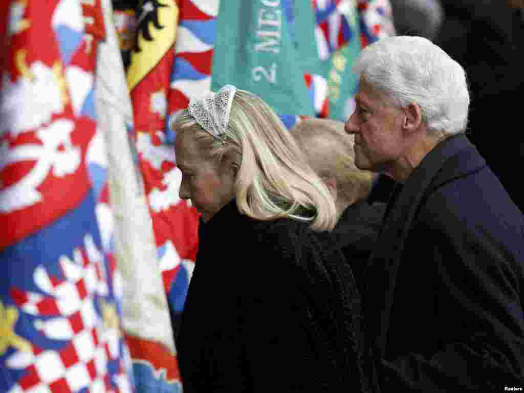 Bivši američki predsjednik Bill Clinton i njegova supruga, američki državni sekretar Hillary Clinton, Hradčani, 23. decembar 2011.