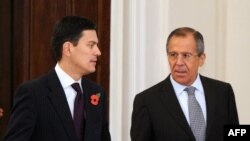 Москва - Британиянын жана Россиянын тышкы иштер министрлери Дэвид Миллибэнд (солдо) менен Сергей Лавров. 