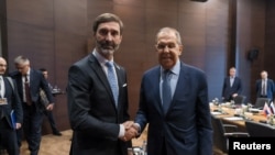 ფოტო არქივიდან. სლოვაკეთის და რუსეთის საგარეო საქმეთა მინისტრები იურაი ბლანარი(მარცხნივ) და სერგეი ლავროვი დიპლომატიურ ფორუმზე. ანტალია, 2024 წლის 2 მარტი