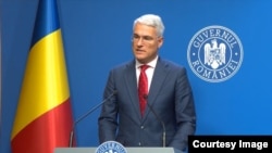 Ministrul Investițiilor și Proiectelor Europene, Dragoș Pîslaru, este la al doilea mandat în Guvernul României. Între primul mandat și cel de acum, a fost eurodeputat, timp în care a gestionat adoptarea unor programe cu finanțări de miliarde de euro.