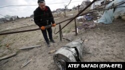 Уламки збитих ракет шукають. Фото ілюстративне 