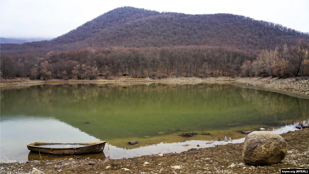 Те саме озеро або водосховище біля Ураги. Як стверджують краєзнавці, до утворення водойми в двадцяті роки минулого століття там була велика галявина і квітнув чаїр