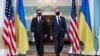 Державний секретар США Ентоні Блінкен (п) і міністр закордонних справ України Дмитро Кулеба