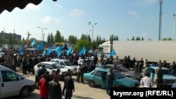 Кримські татари чекають лідера Мустафу Джемілєва, 3 травня 2014 року