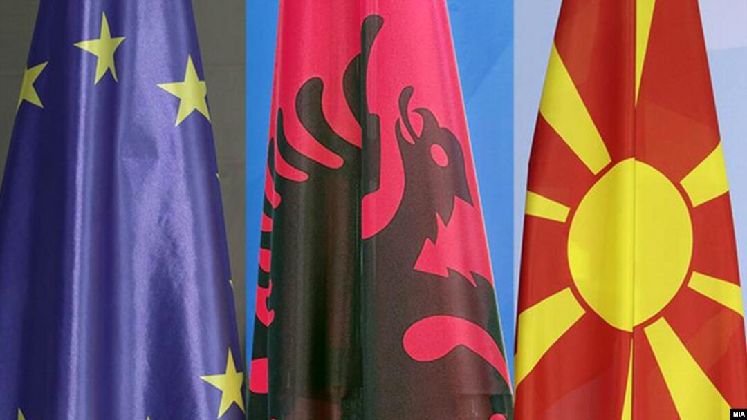 Знамињата на ЕУ, Албанија и Северна Македонија