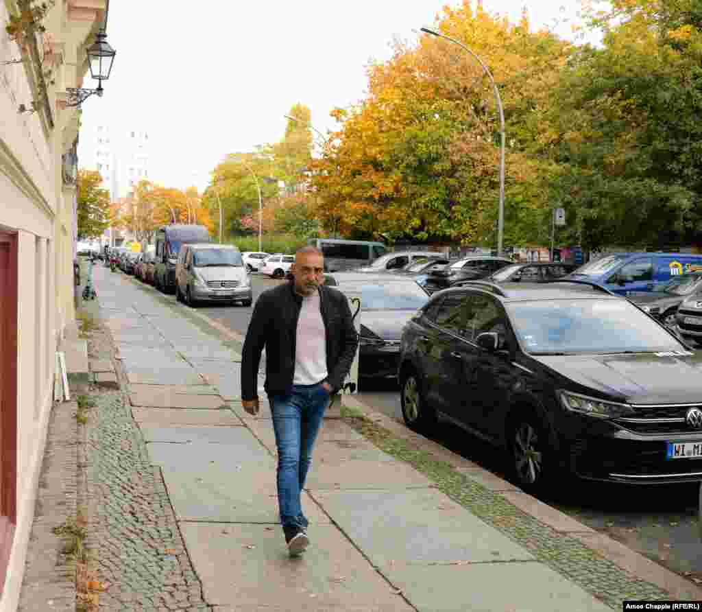 1968. Copii din vestul Berlinului jucându-se de-a lungul Zidului care tăia strada Sebastian.&nbsp;