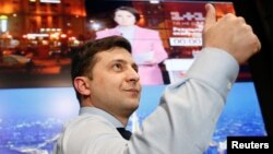 Зеленський: шановний гаранте, так ви маріонетка Свинарчука або Свинарчук ваша