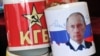 Путиндин сүрөтү түшүрүлгөн сувенир чөйчөктөр. Москва, 6-март, 2012.