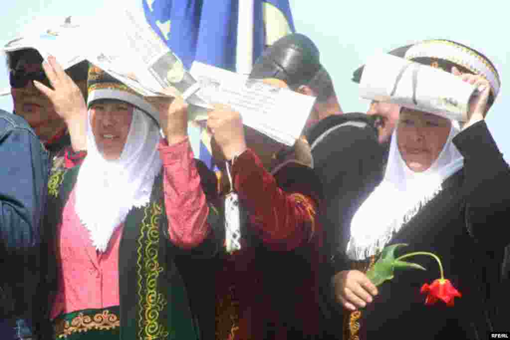 Курултайга ар бир облустан 60тан өкүл чакырылган - Kyrgyzstan -- Grand Congress (Eldik Kurultay) of United Popular Movement In the Village of Arashan Near Bishkek,25april2009