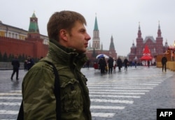 Aleksi Honcearenko, în piața roșie la Moscova, în onoarea lui Boris Nemțov, 1 martie, 2015.