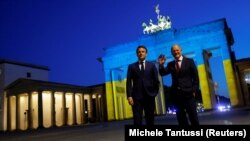 Франциянын президенти Эммануэль Макрон менен Германиянын канцлери Олаф Шольц.