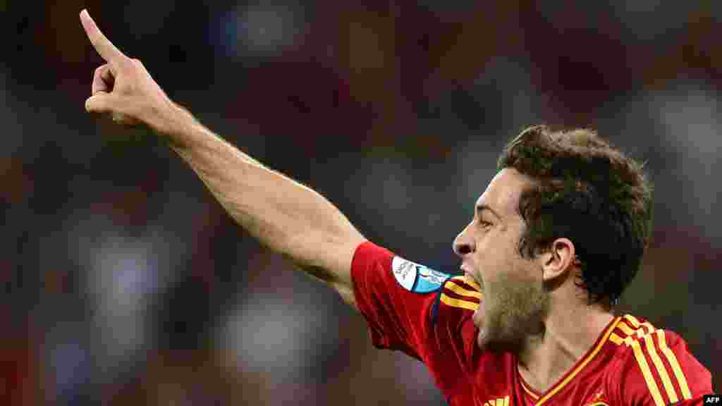 Ispan toparynyň gorag&ccedil;ysy Jordi Alba final duşuşygynda ge&ccedil;irilen ikinji p&ouml;kgiden soň...