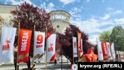 Тематична інсталяція біля кінотеатру «Сімферополь», 9 травня 2025 року