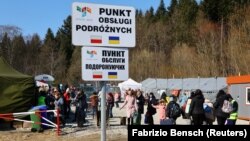 Біженці з України на польському кордоні. 17 березня 2022 року