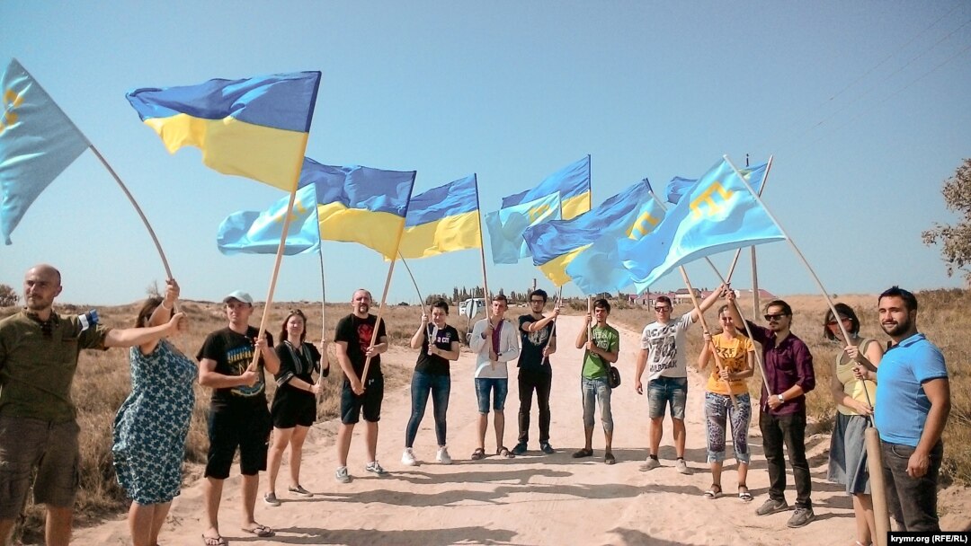На Арабатській стрілці провели акцію «Звільніть Крим!»