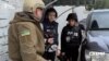 Авторки циклу розслідувань Валерія Єгошина та Кіра Толстякова під час зйомок на деокупованій Харківщині, вересень 2022 року