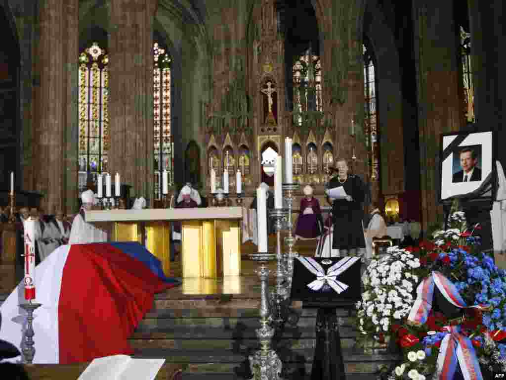 Bivši američki državni sekretar Madeleine Albright tokom govora na pogrebnoj ceremoniji, Hradčani, 23. decembar 2011.