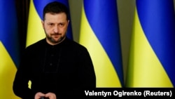 «Якщо Путіна не влаштовує двостороння зустріч, або якщо всі хочуть, щоб це була тристороння зустріч, я не проти. Я готовий до будь-якого формату»