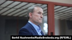 Віктор Медведчук у Печерському районному суді Києва, який обирає йому запобіжний захід