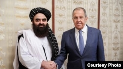 Руският външен министър Сергей Лавров се среща с външния министър на талибаните Амир Хан Мутаги в Русия през октомври 2024 г. 