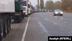 Оор жүк ташуучу автоунаалар. Иллюстрациялык сүрөт.