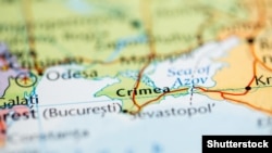 Як стверджується в телеграм-каналі відомства, російська ППО нібито збила три ракети над акваторією Чорного моря біля західного узбережжя півострова
