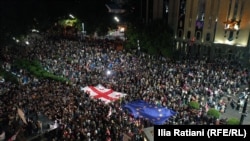 Manifestație pro-europeană la Tbilisi, capitala Georgiei, pe 29 iunie 2025, organizată de opozanții puterii. 